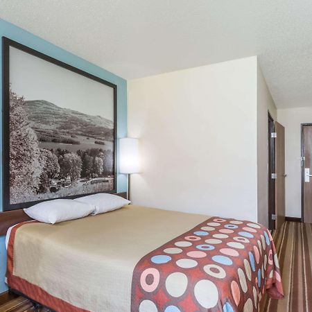 Super 8 By Wyndham Danville Va Εξωτερικό φωτογραφία